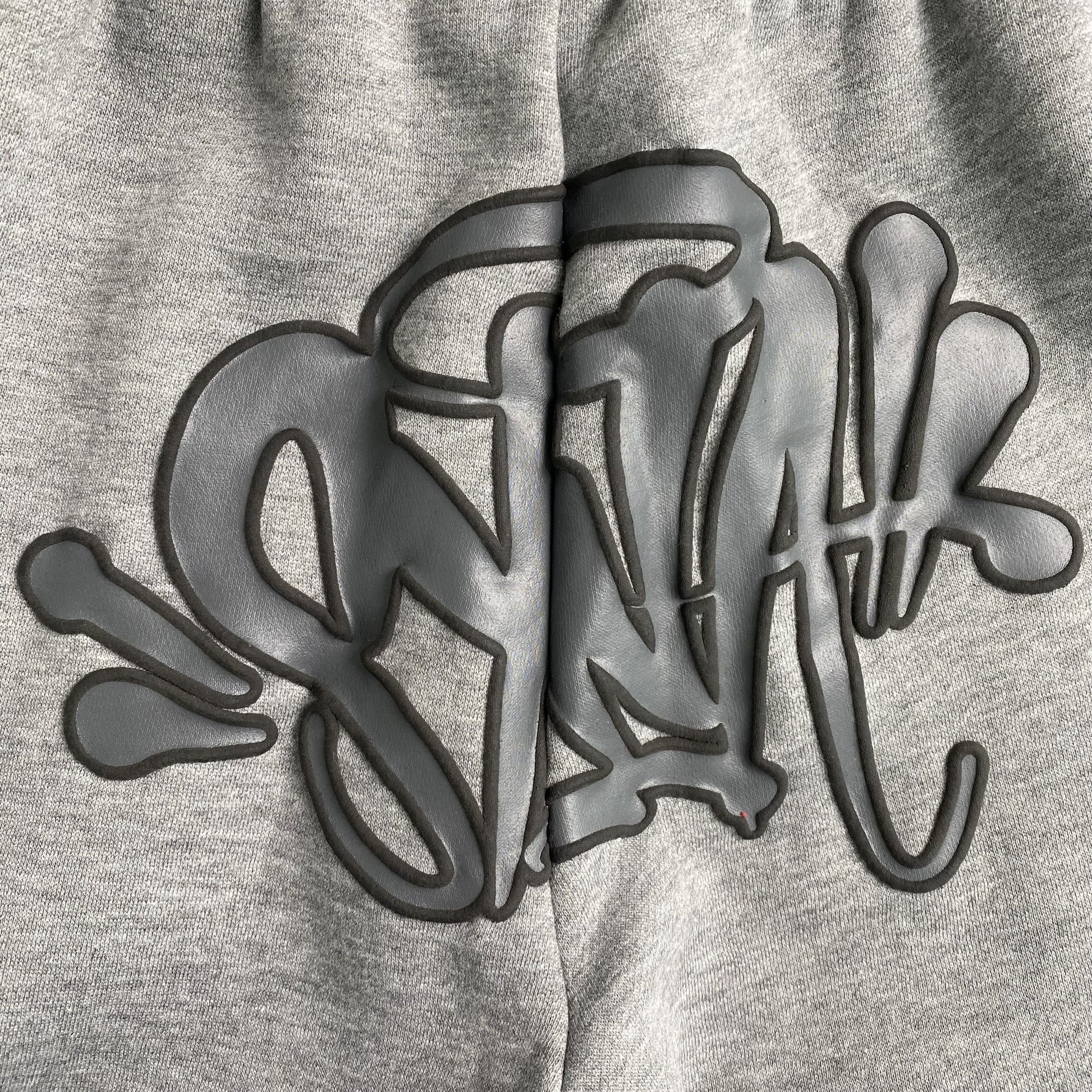 SYNA WORLD SYNA LOGO SWEATPANTS GREY - Vanté®