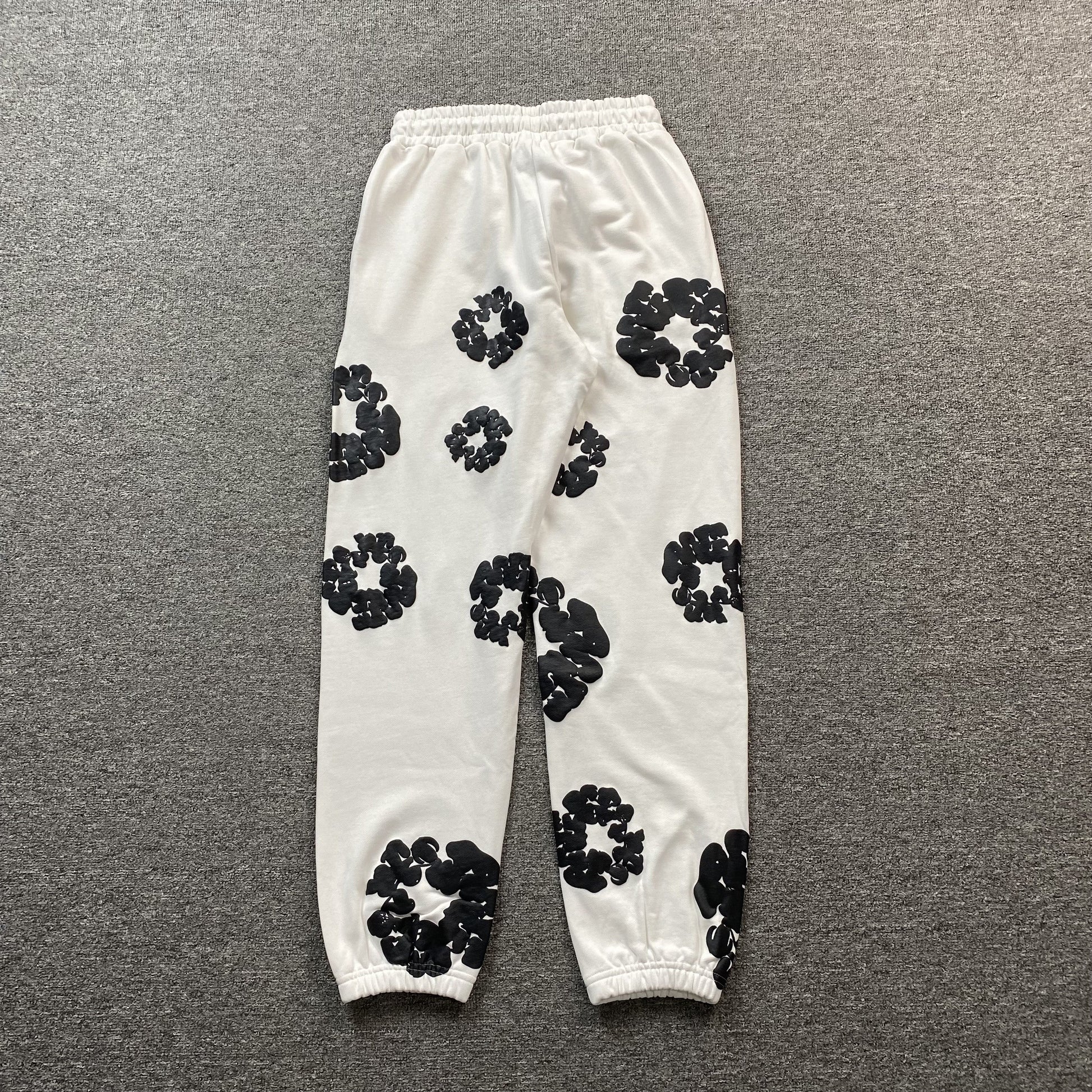 DENIM TEARS COTTON WREATH SWEATPANTS WHITE - Vanté®